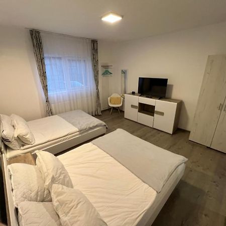 1-Beadroom Apartment With Free Parking Turda Exterior photo