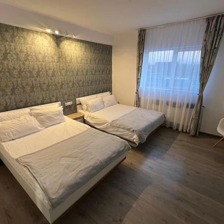 1-Beadroom Apartment With Free Parking Turda Exterior photo