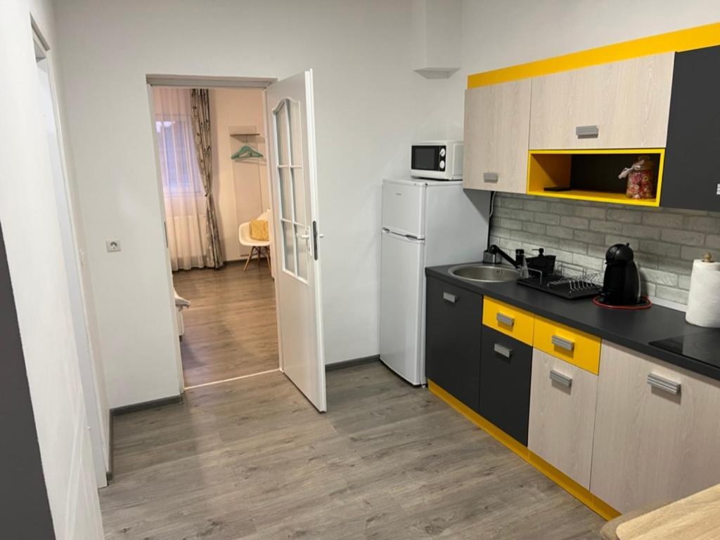 1-Beadroom Apartment With Free Parking Turda Exterior photo